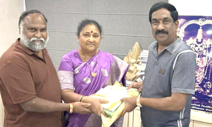TGIIC Chairman Nirmala Jaggareddy Invites ABN Chief Editor for Daughter Wedding