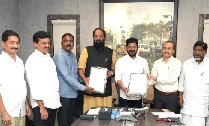 uttam kumar reddy presents kaleshwaram report to cm revanth