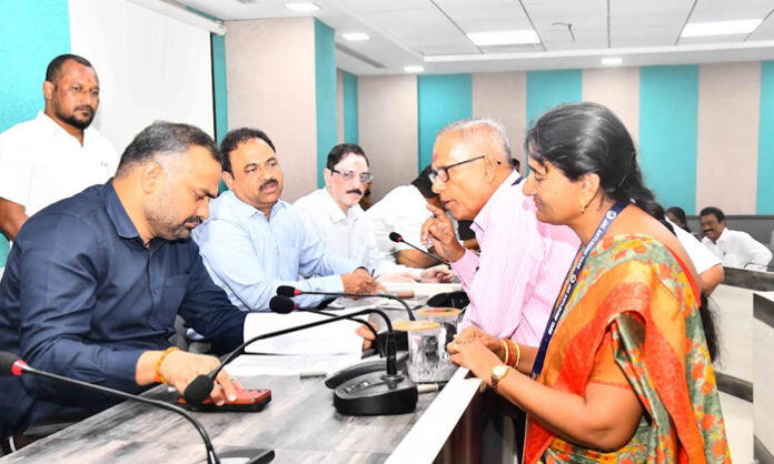 GHMC receives 140 complaints in Prajavani