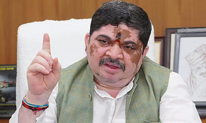 Urea conspiracies to become the center