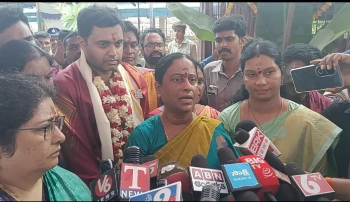 https://aadabhyderabad.in/konda-surekha-visits-jogulamba-temple/