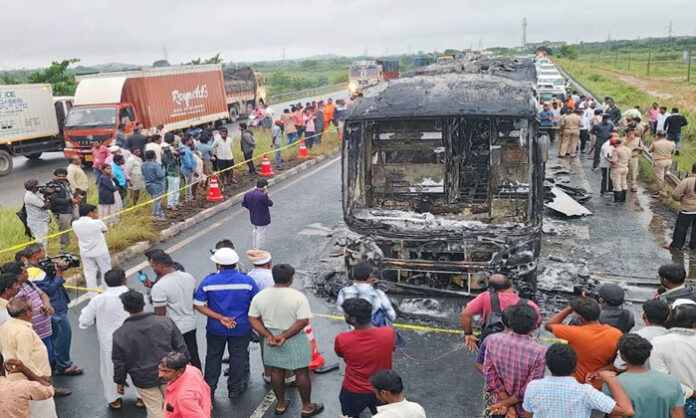19 passengers burnt alive in Kurnool district 19 passengers burnt alive in Kurnool district