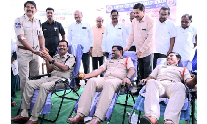 godavarikhani-police-mega-blood-donation-camp godavarikhani police mega blood donation camp