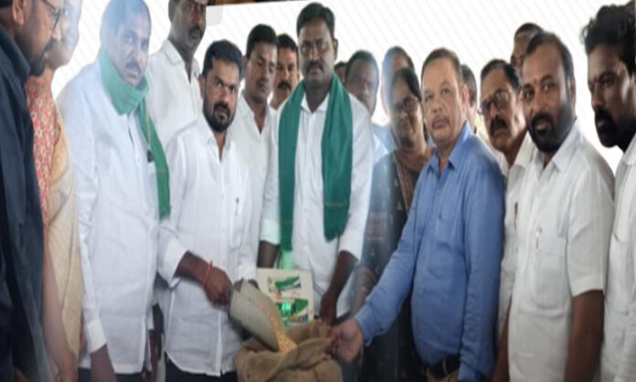 Corn purchasing center opens Corn purchasing center opens