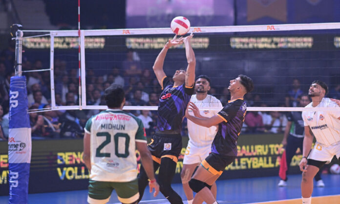 Mumbai Meteors reach the final Mumbai Meteors reach the final