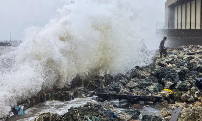 Cyclonic Ditwah causing heavy rains, floods, and landslides in Sri Lanka with emergency declared