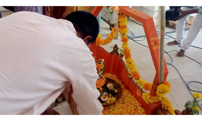 Gillella Chinna Reddy performing Ayyappa Swamy Padipuja at Sri Anjaneya Swamy Temple in Rajanagaram