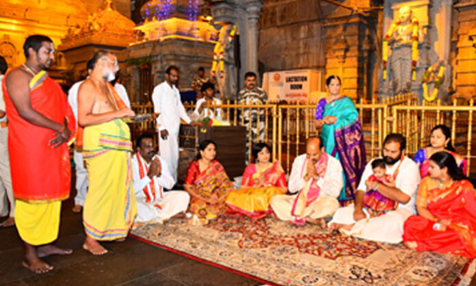 AP Minister Kolusu Parthasarathy with family offering prayers at Yadadri Lakshminarasimha Swamy Temple