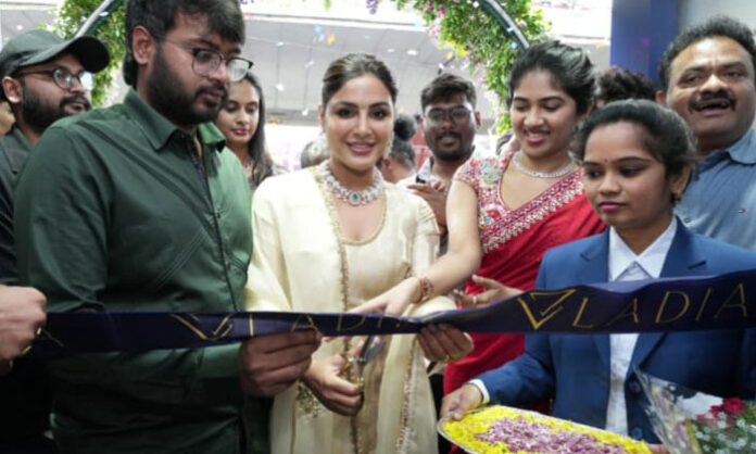 Samyuktha Menon launching Ladia Diamond Jewellery showroom in Visakhapatnam at Dwarka Nagar