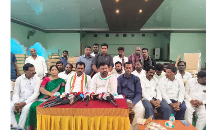 Shiva sena Reddy addressing a press conference in Wanaparthy stating that Congress will win any election in Telangana