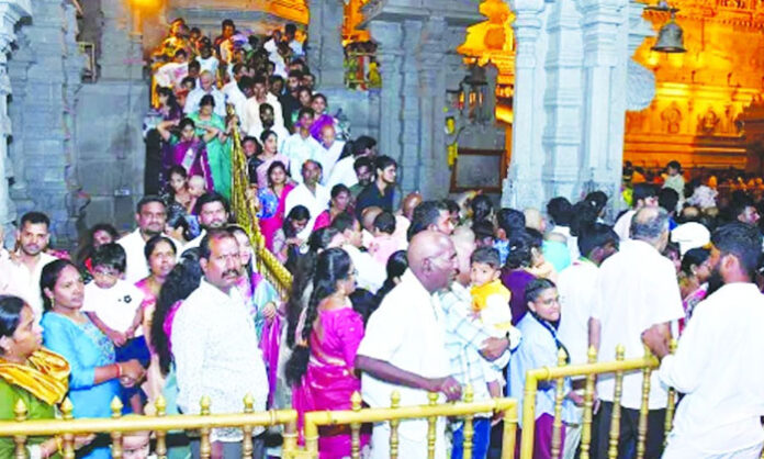 Yadagirigutta Karthika Sunday rush