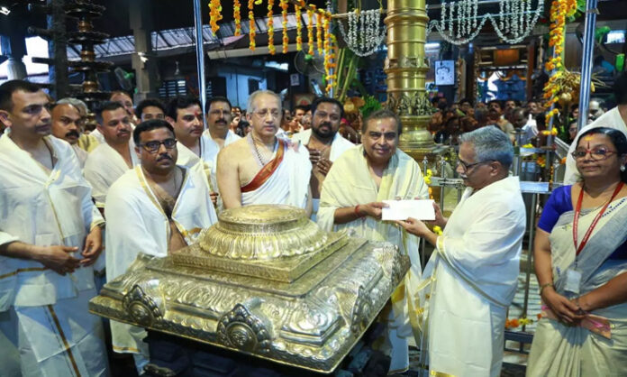 Mukesh Ambani at Tirumala Srivari Seva