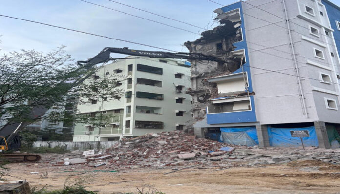 Demolitions under the command of Hydra