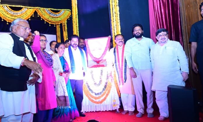 ponnam prabhakar at andesri Condolence meeting