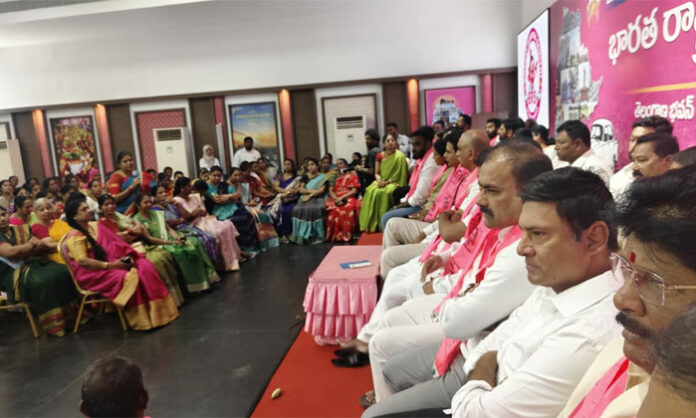 brs-leaders-review-meeting-telangana-bhavan