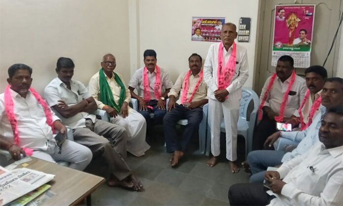 brs-saree-distribution-demand-narsampet-rural-mandal