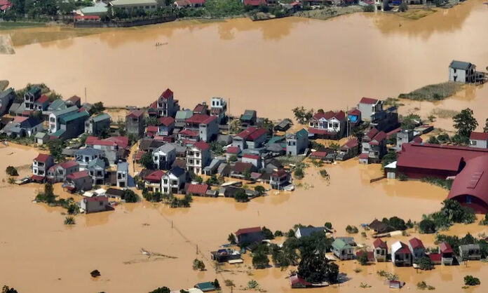 Floods in Vietnam.. 16 people dead..