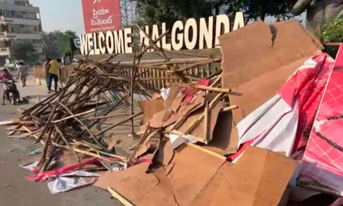 kalvakuntla-kavitha-criticism-komatireddy-flexi-removal-telangana-2