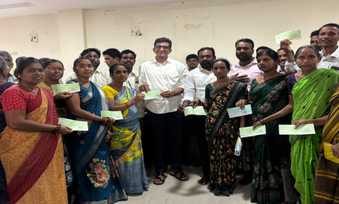 Distribution of cheques