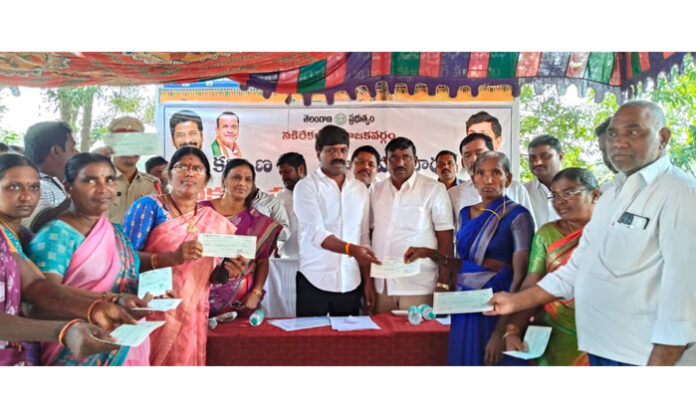mla-veeresham-welfare-schemes-kalyana-lakshmi-cmrf-kattangur