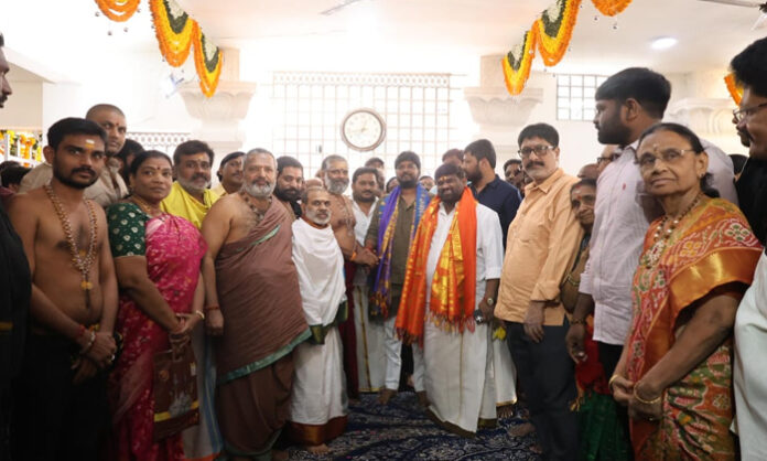 Naveen Yadav participated in the puja