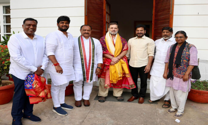 CM introduces Naveen Yadav to party leaders