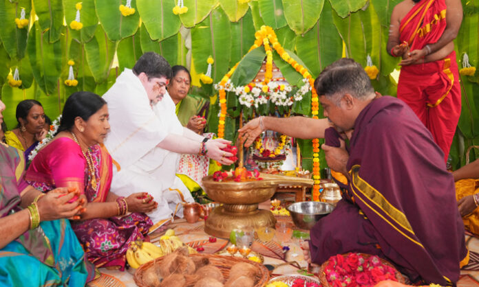 The minister couple performed the Vrat Puja