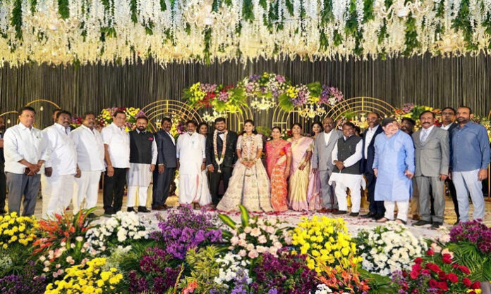 Ponnam's nephew's wedding reception in grand style