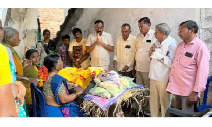 tdp-leader-ramachandru-demise-kondabala-karunakar-tribute-paleru