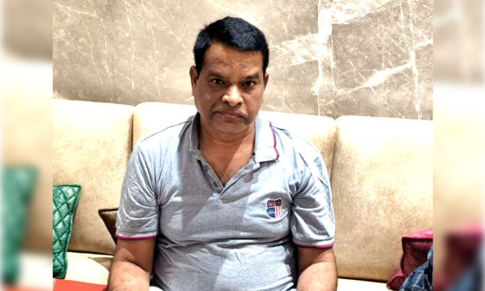 ACB officials conducting raids on properties linked to corrupt officer Kontham Srinivasulu, uncovering massive illegal assets.