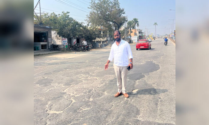 Jeevan Reddy urges road construction on Vijayawada highway at Abdullahpurmet to ease Sankranthi traffic rush
