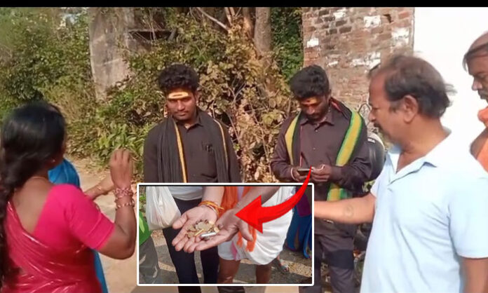 Fake Ayyappa devotees caught by residents while attempting to steal gold from elderly in Markandeya Colony Narsampet