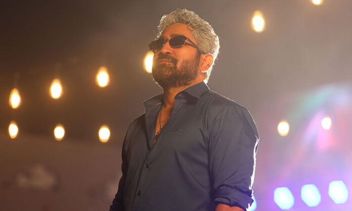 Breakup anthem Thokkalo Manasu Pagilene from Bookie movie composed by Vijay Antony