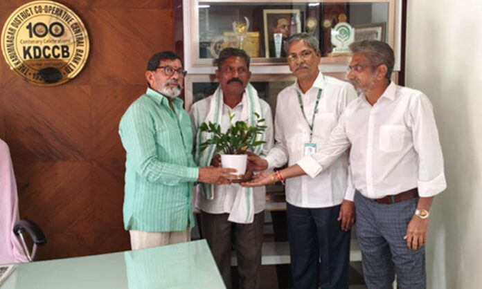 Gundi village Sarpanch Gummadi Mallesham pays a courtesy visit to NAFSCOB Chairman Konduri Ravinder Rao in Karimnagar district.