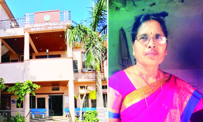 Jayamma explaining her vision and development plans to transform Bhikkanur into an ideal Telangana village