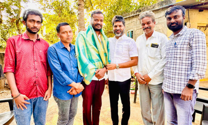 Journalist Atikam Rajasekhar Goud being felicitated after winning ward member election in Burupalli village