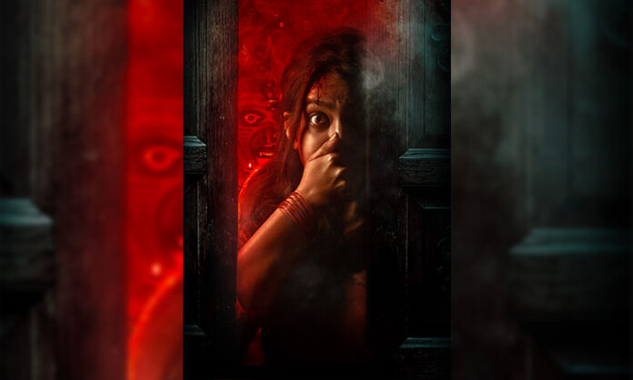 Telangana Minister Seethakka launching the first look of the Telugu thriller movie ‘Kamakhya’ starring Samaira, Samuthirakani, and Abhirami.