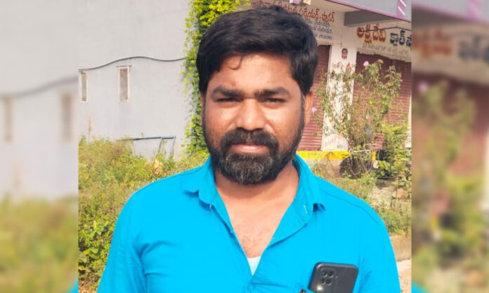 BC leader Koppu Raju celebrating his victory in the Parvathagiri 5th ward member election after defeating Pinninti Sunil Rao with nearly 80 votes.