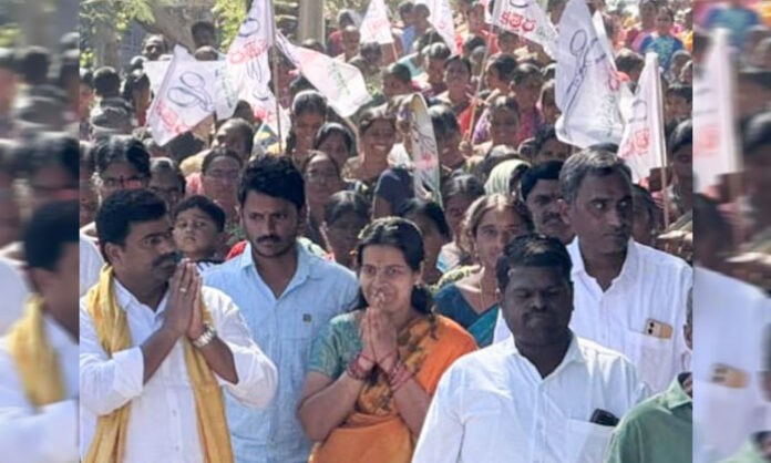MLA Medipally Sathyam campaigns in Korem village urging voters to elect Jawvaji Vijayalakshmi as sarpanch.