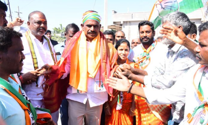 MLA Tudi Megha Reddy delivering strong political criticism during a campaign supporting Congress Sarpanch candidates in Wanaparthy villages.