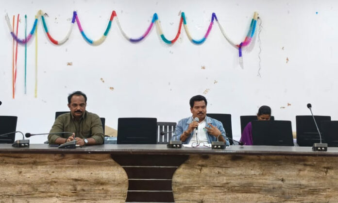Parvathagiri MPDO Shankar Naik conducting review meeting with Panchayat Secretaries