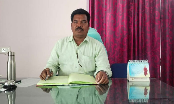 MPDO Shankar Naik announces public forum on MGNREGS social audit at Parvathagiri Mandal Parishad office