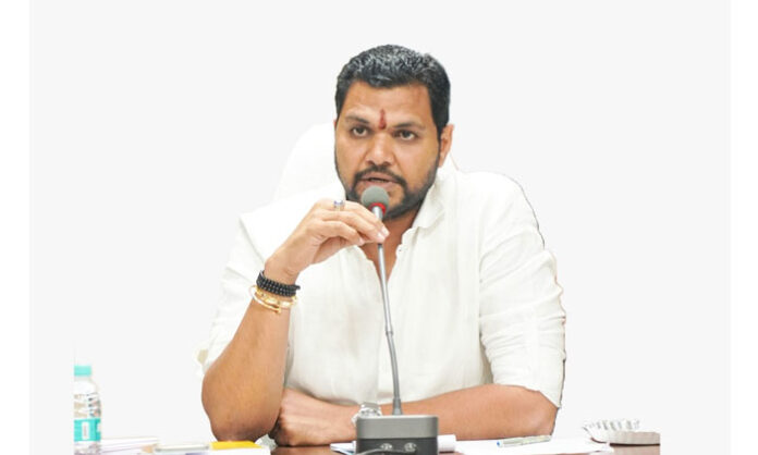 Nuthi Srikanth Goud addressing the media, praising Telangana as a haven for investments under the two-year Congress public rule government.