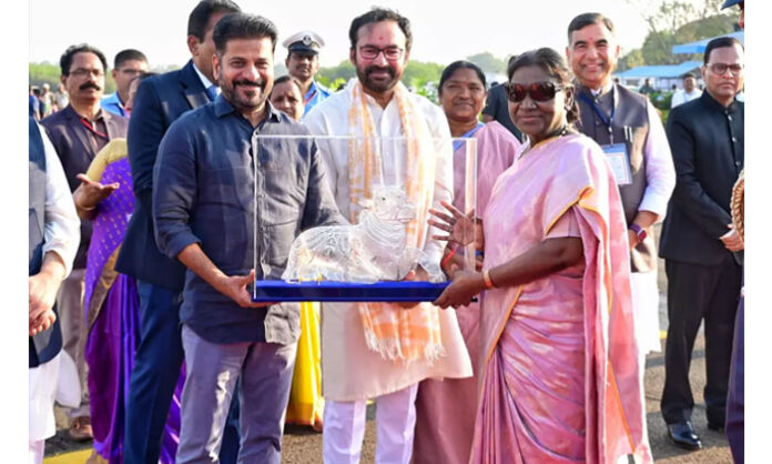 President Droupadi Murmu being given a grand farewell by Governor Jishnu Dev Varma and CM Revanth Reddy at Hakimpet Air Force Station