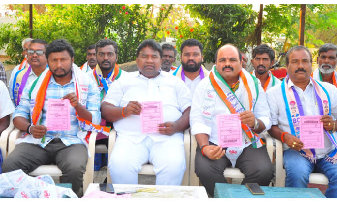 BC Political JAC State Chairman Dr. Rachala Yugandhar Goud campaigning for Shiva Yadav in Manigilla village to become Sarpanch.