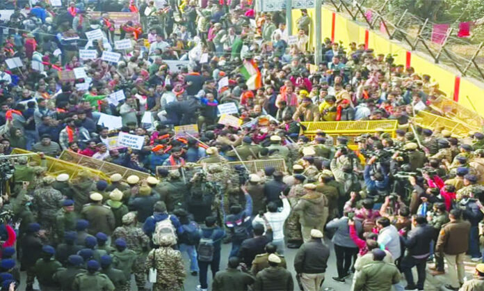 VHP activists protesting at Bangladesh High Commission in Delhi against attacks on Hindus