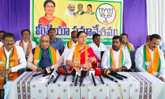 Mahabubnagar MP dk aruna request people to vote bjp