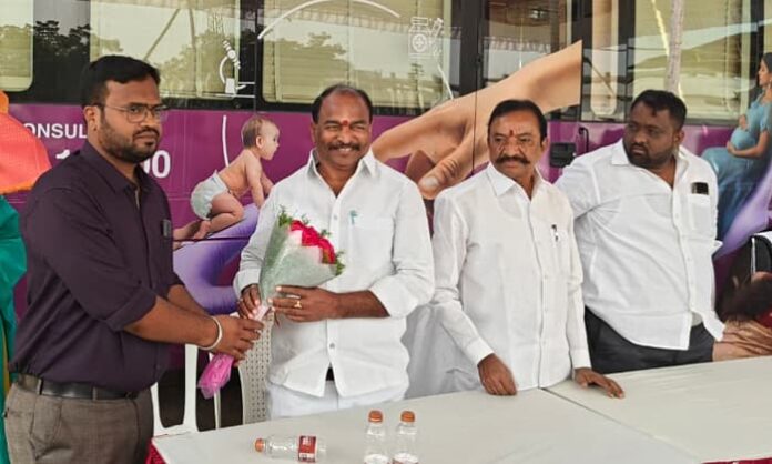 Peddapalli Mla Chinthakuna Vijayaramanarao attend janani yathra