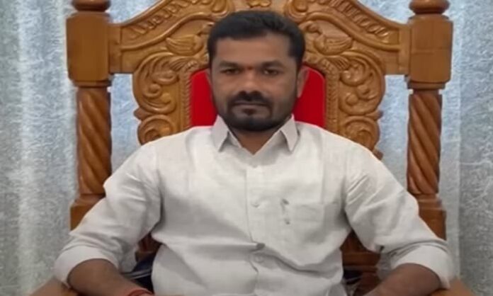 Vedma Bojju Patel request people to vote congress