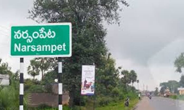 students clash in Narsampet Tribal Welfare Gurukul School